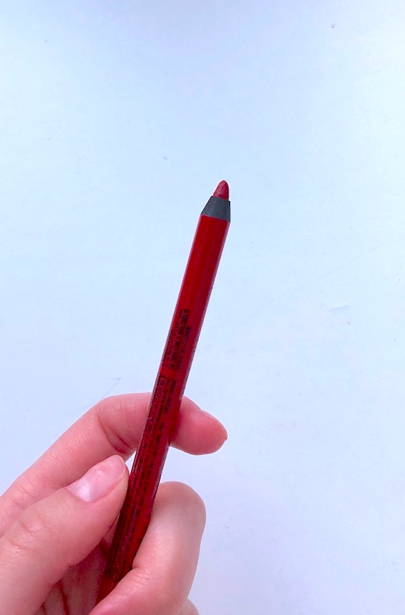 как подобрать красную помаду: NYX Slide on Pencil Red Tape