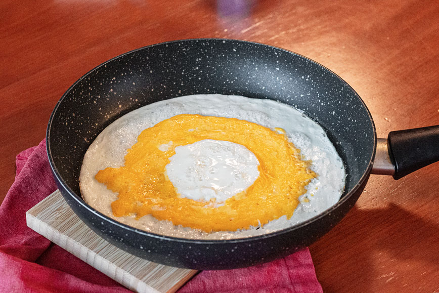Рецепты из тиктока: полосатый омлет