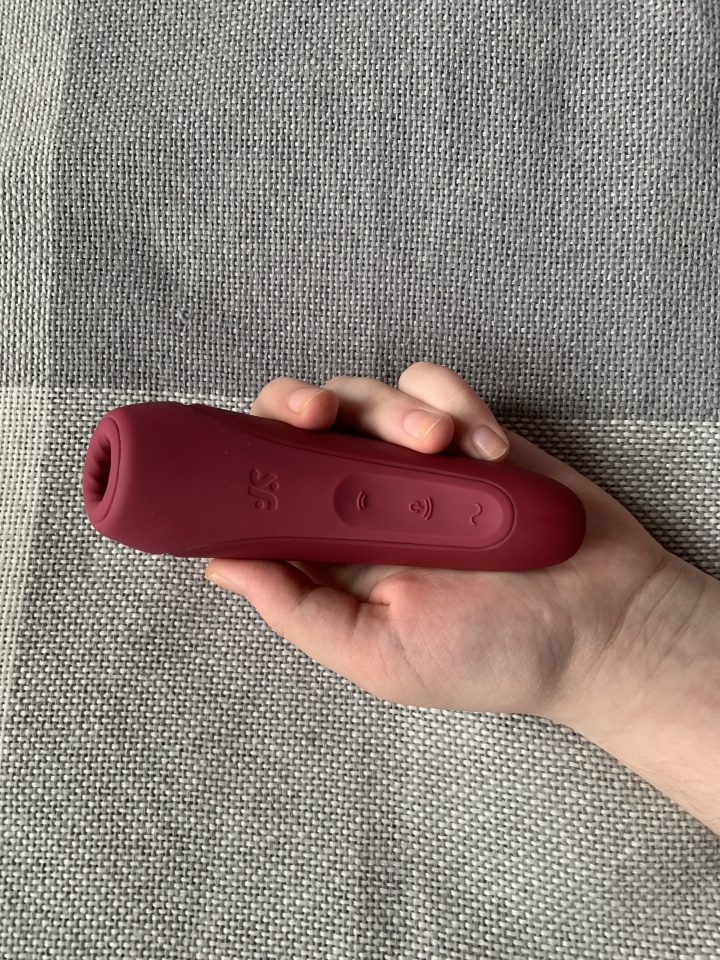 Клиторальный стимулятор Satisfyer Curvy 1+ отзывы