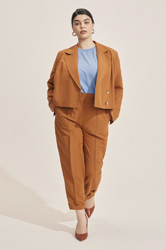 Российский бренд костюмов женских. Российские дизайнеры верхней одежды. Divno одежда женская. Российские бренды одежды. Российская брендовая одежда.