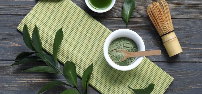 Matcha: chto eto takoe, chem polezen i kak pravil'no prigotovit'