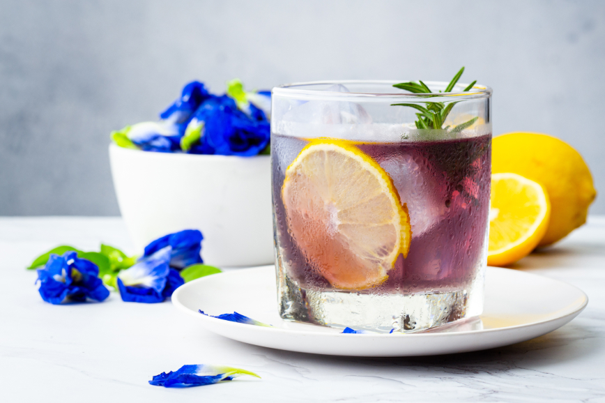 Limonad, kotoryj menyaet cvet