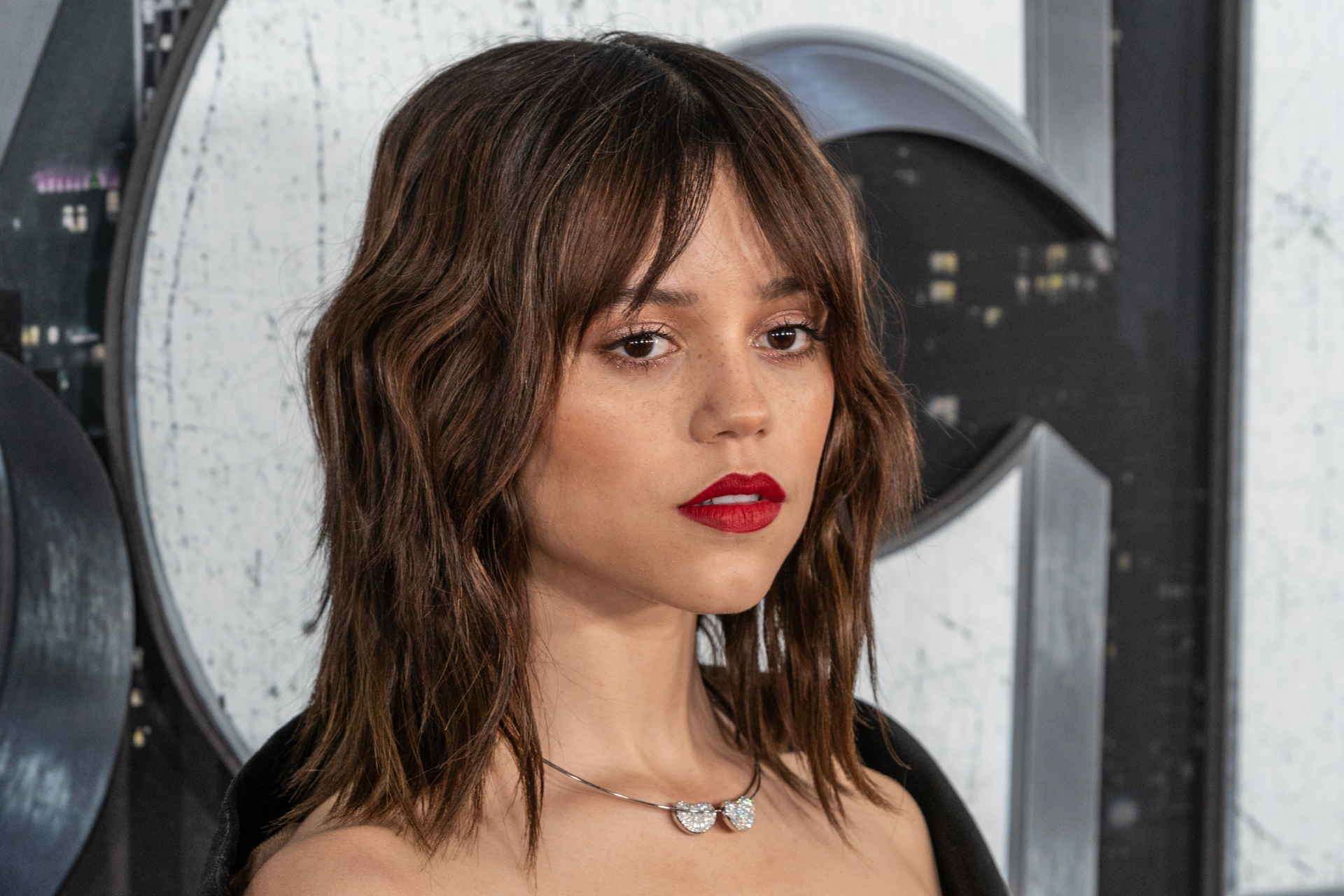 4 способа уложить чёлку-шторку без лишних усилий