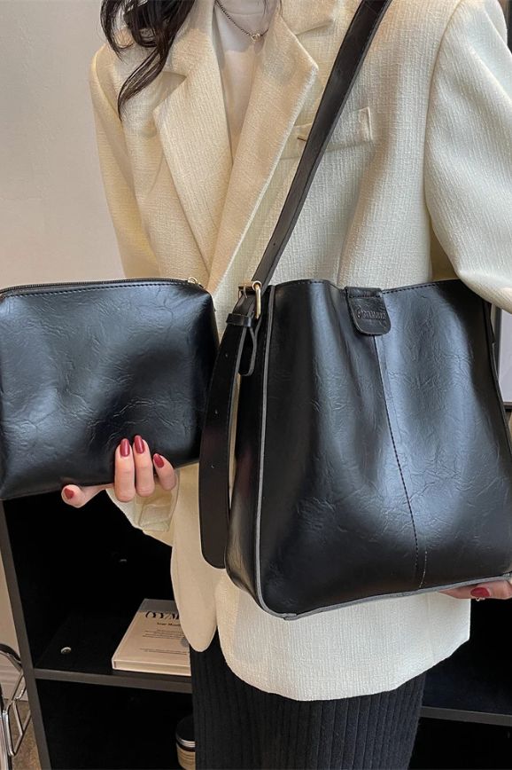 С косметичкой в комплекте