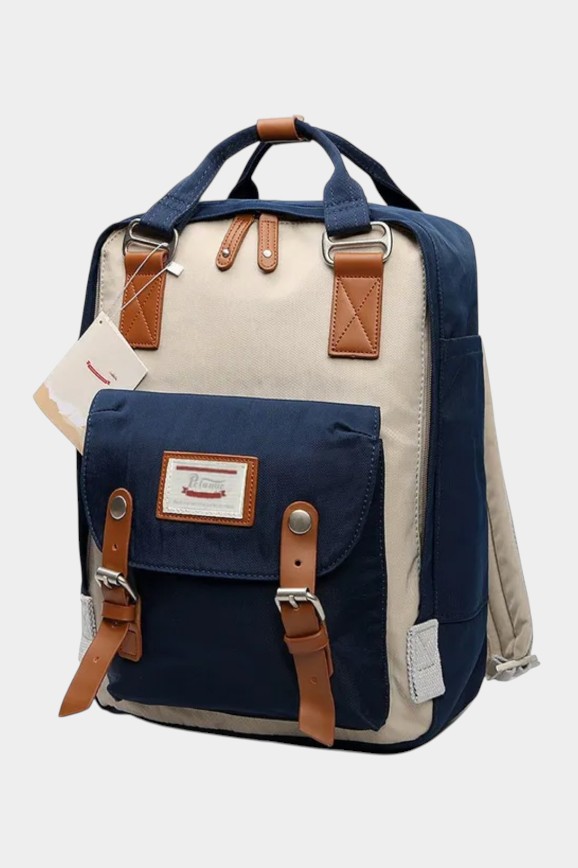 Удобный рюкзак с декоративными ремешками