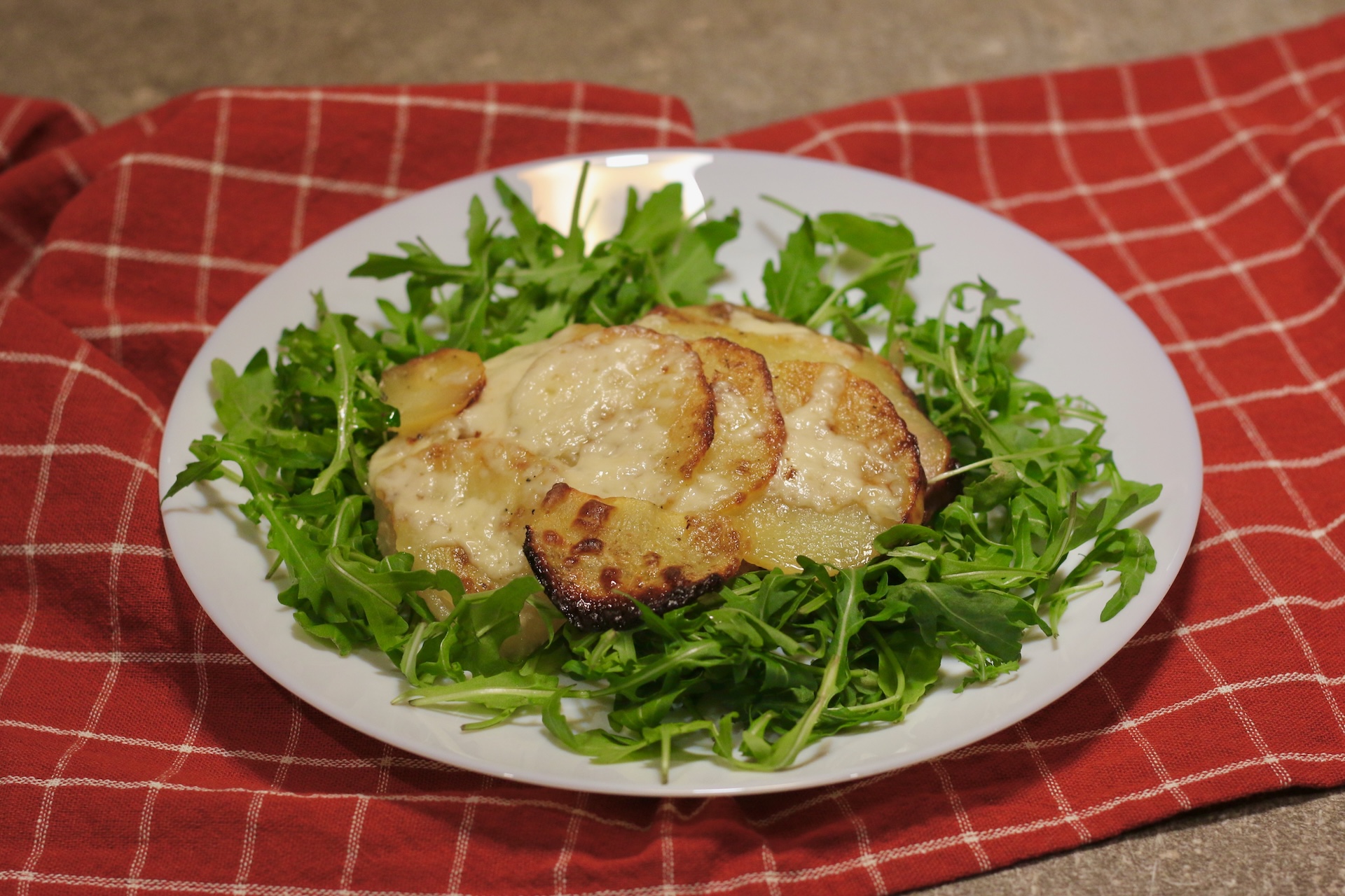 Сочное мясо по-французски с сырной шапочкой