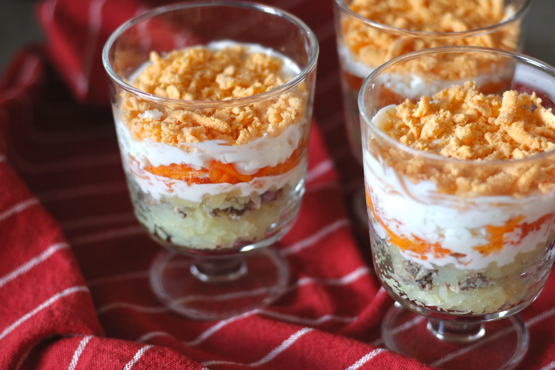 Как приготовить салат «Мимоза» с рыбными консервами