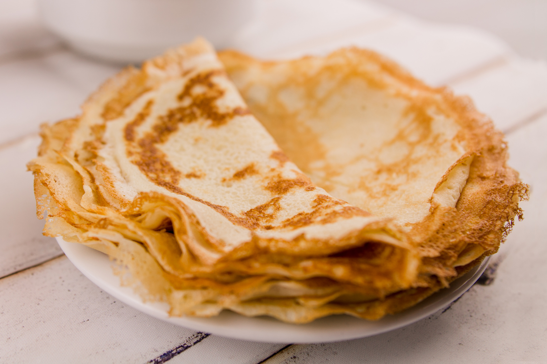 15 рецептов блинов на кефире от пышных до тонких и ажурных