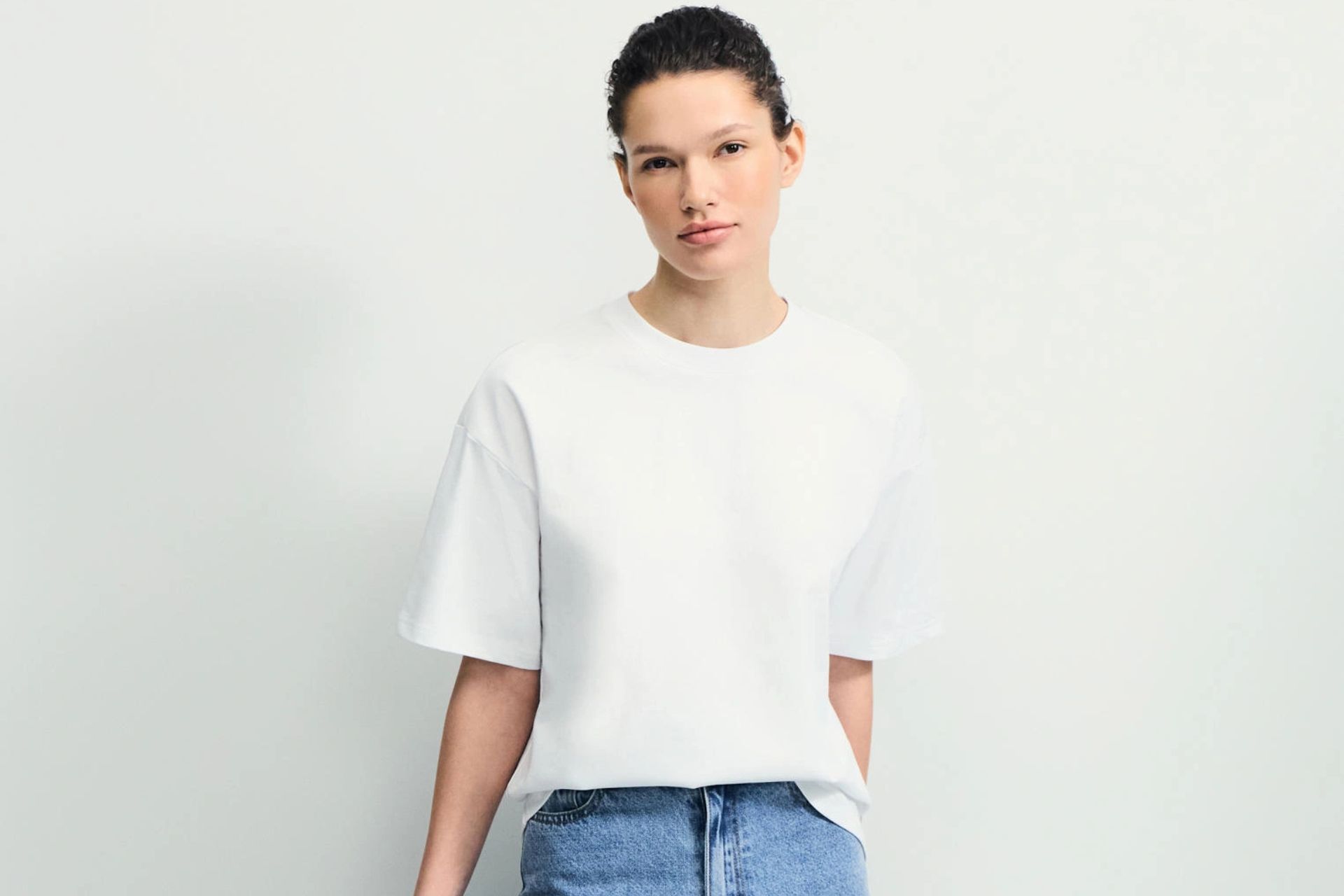 Базовая женская белая футболка
