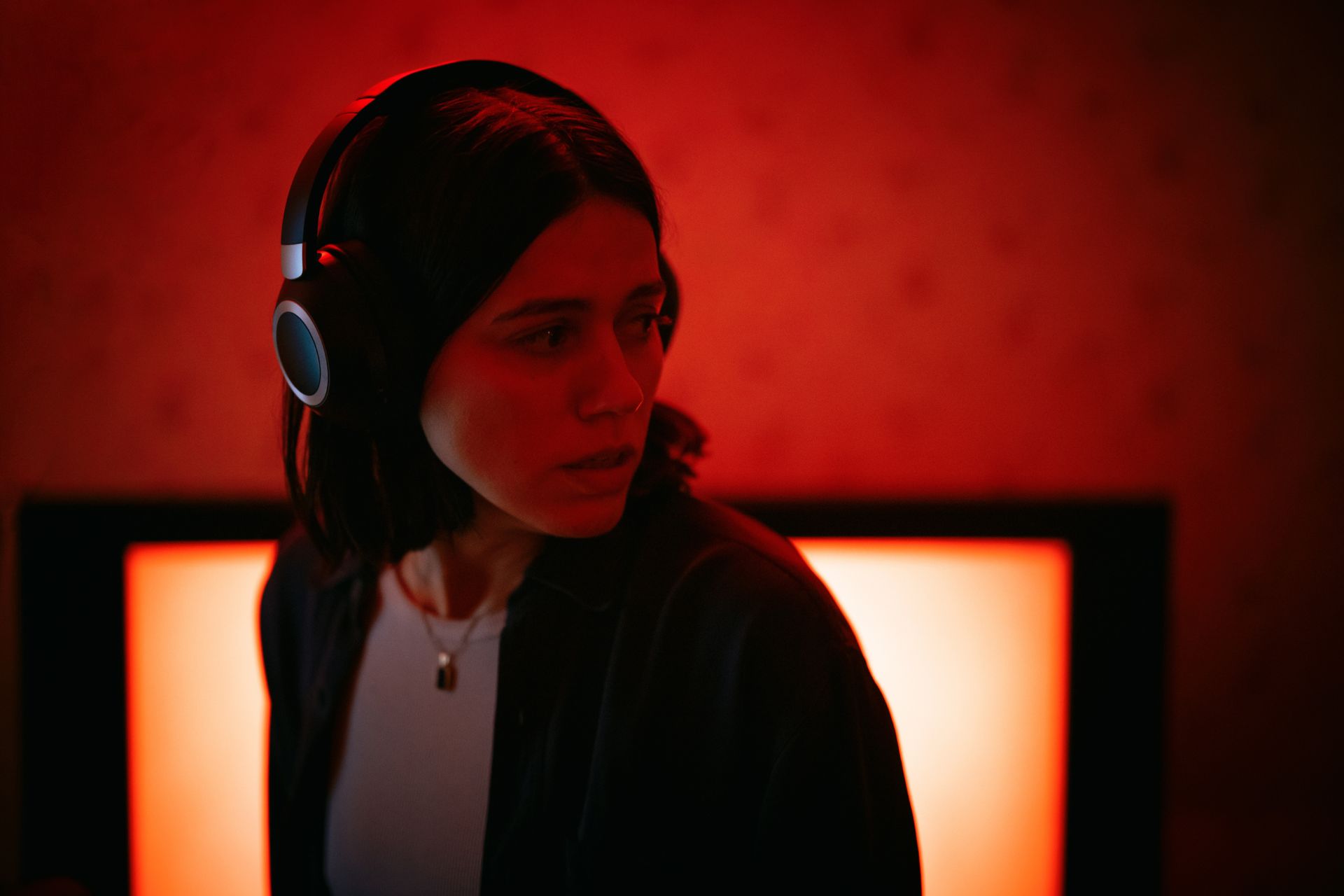 Крикну, а в ответ тишина. Каким получился хоррор «Полутон», где пугают звуки